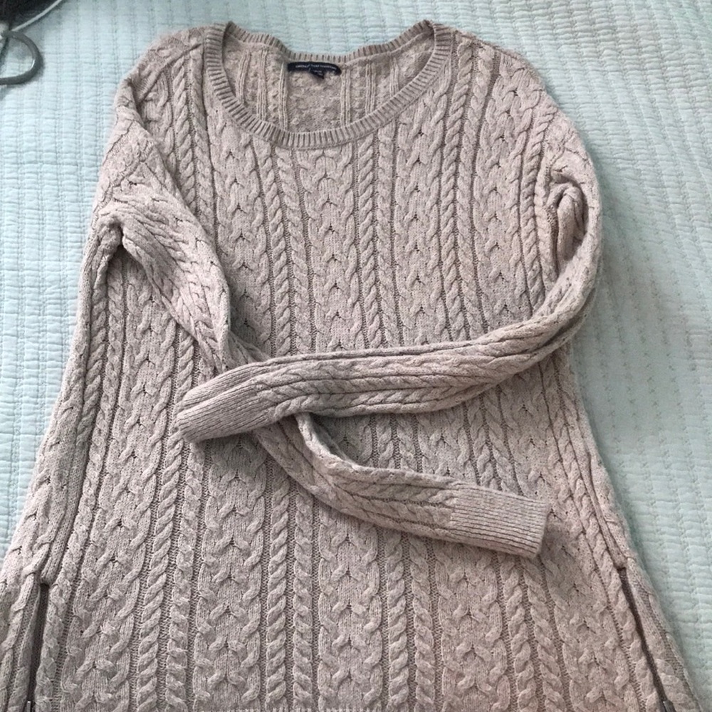 Oatmeal sweater with zipper details